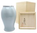 <strong>Kawase Shinobu</strong><br>青磁花入