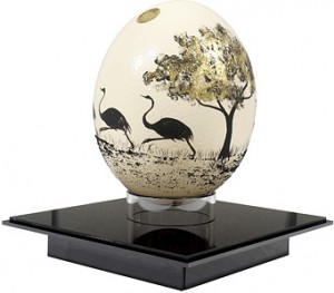 駝鳥の卵 ／ 福井江太郎